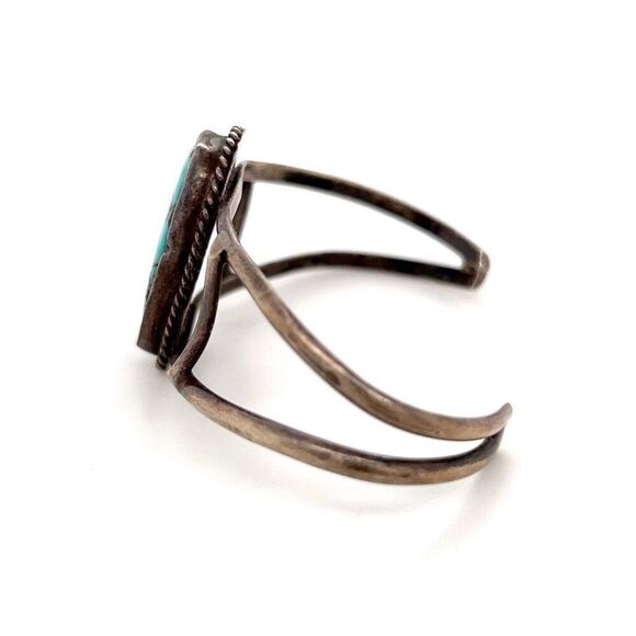 Oval Shaped Turquoise Silver Cuff - Picture 3 of 6